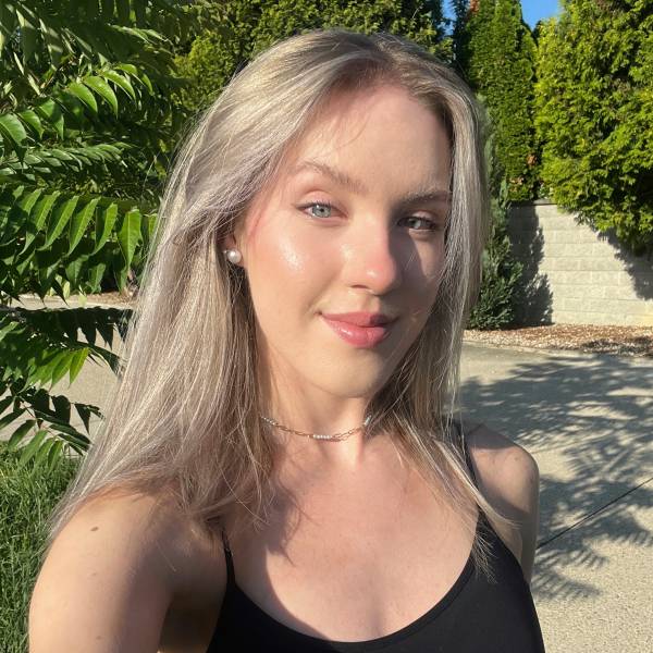 Simona V.
